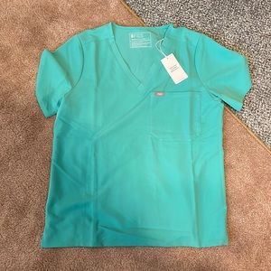 NEVER WORN FIGS Large Surgical Green Set